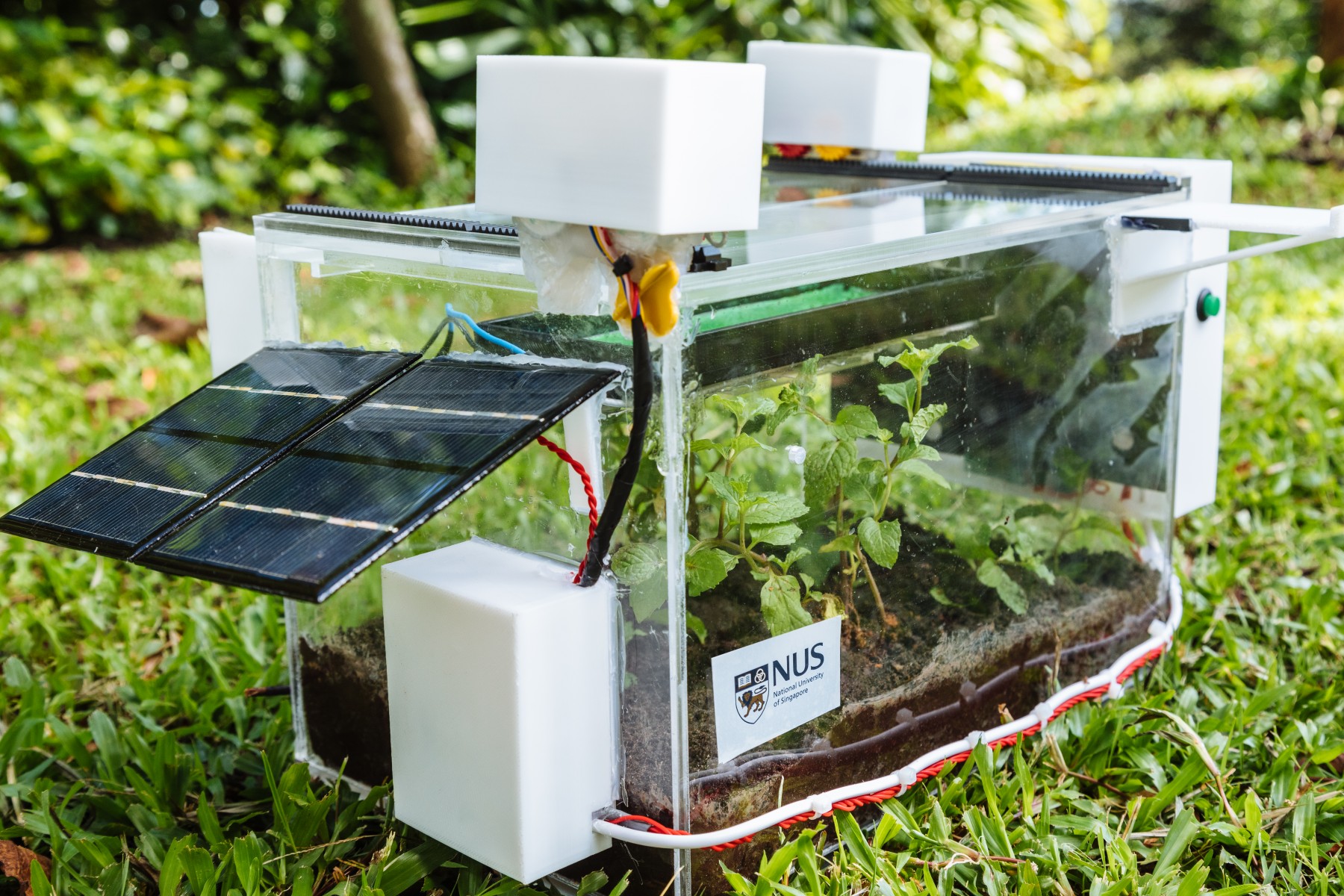 Self-contained SmartFarm grows plants using water drawn from the air - Vimarsana News