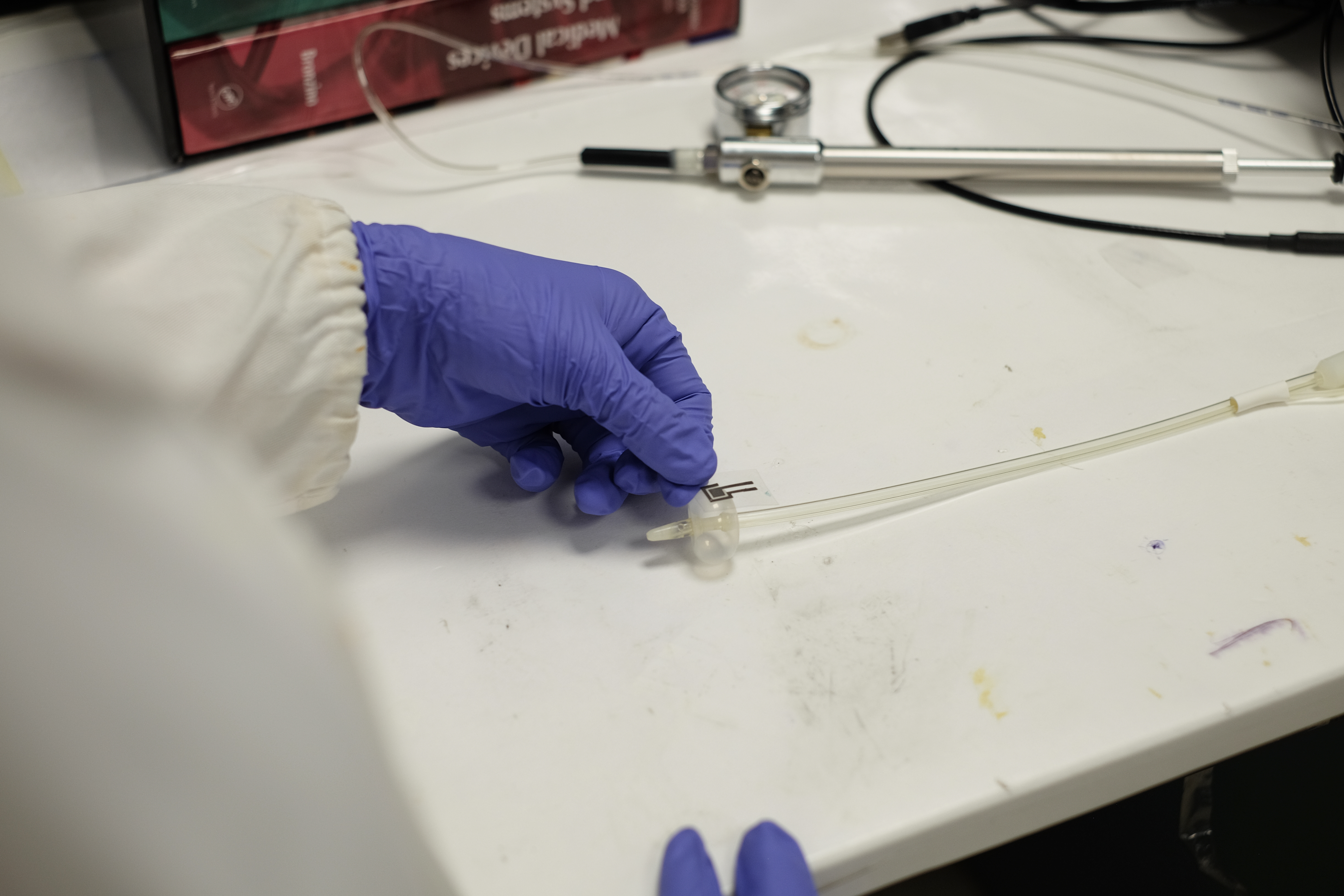 Electrically activated glue patch repairs blood vessels from within - Vimarsana News